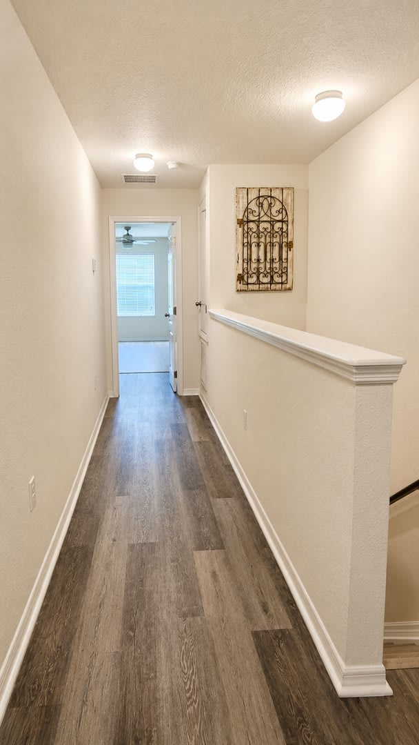 Beautiful Corner-Unit Townhome in a Gated Community! – photo 4