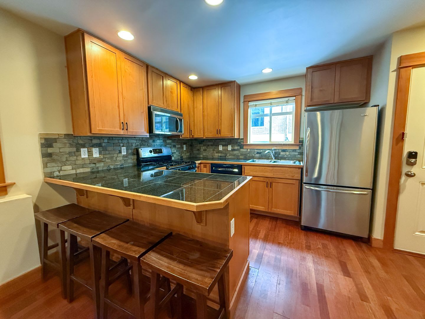 2bd/1.5ba Seattle Condo – photo 4