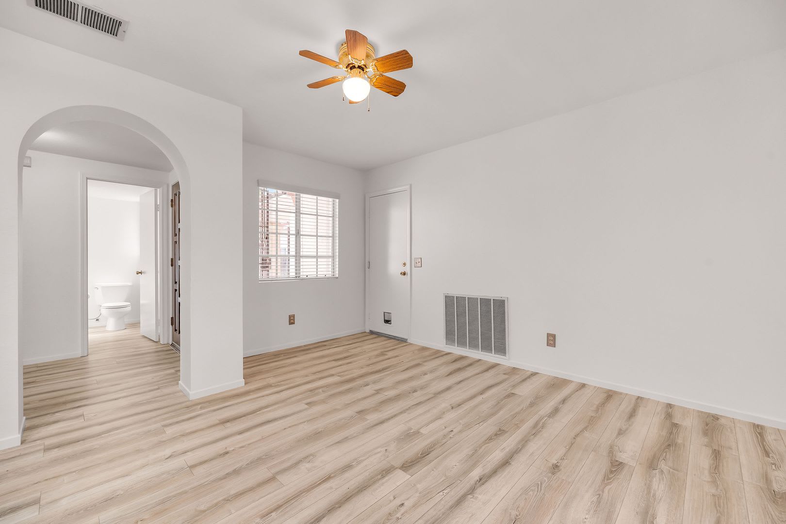 Spacious 3-Bedroom Home In the Community of Montecito, Rancho San Diego! – photo 3