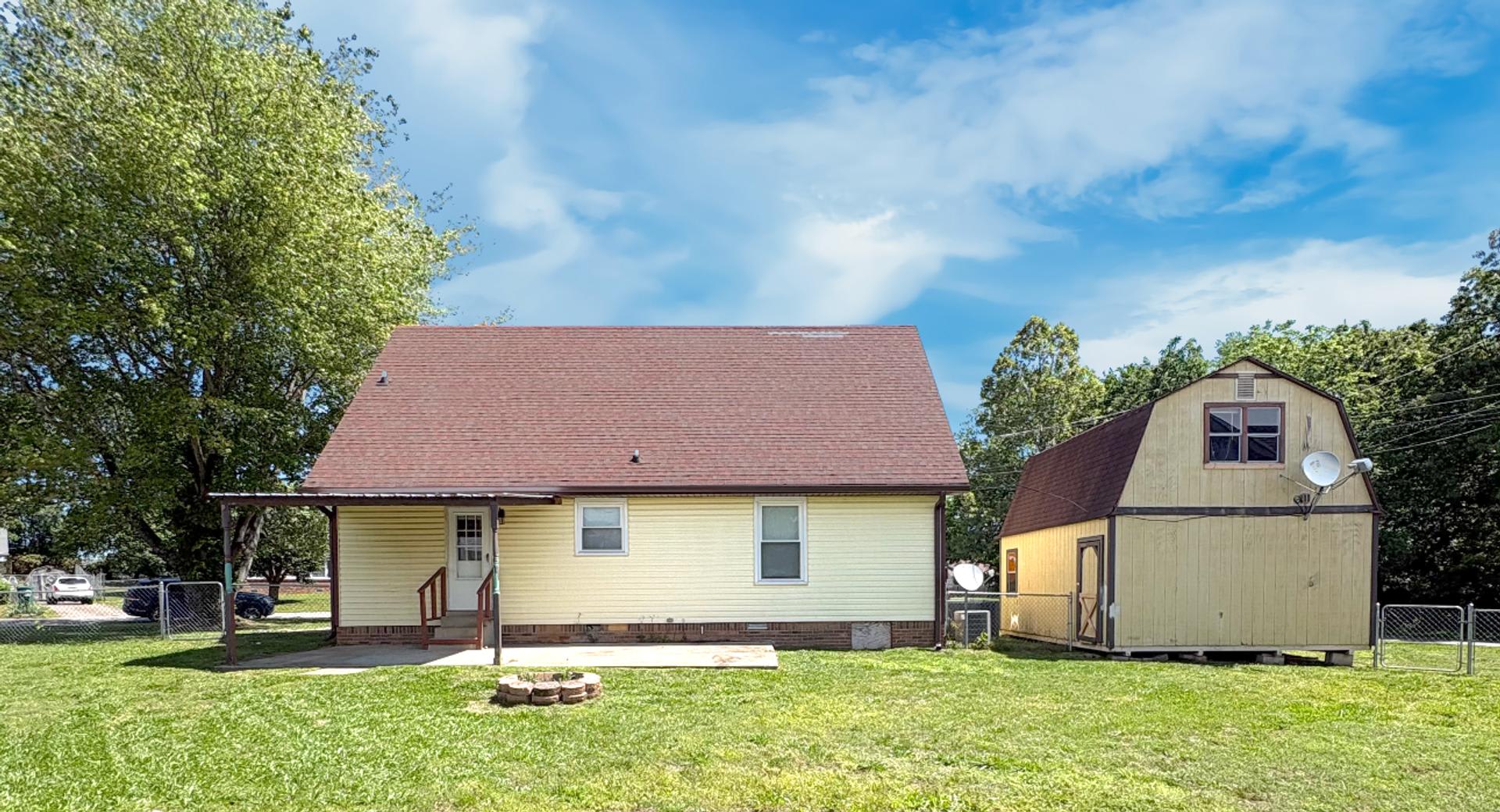 JUST REDUCED!!! Charming 3 Bedroom Home in the Heart of Clarksville – photo 2