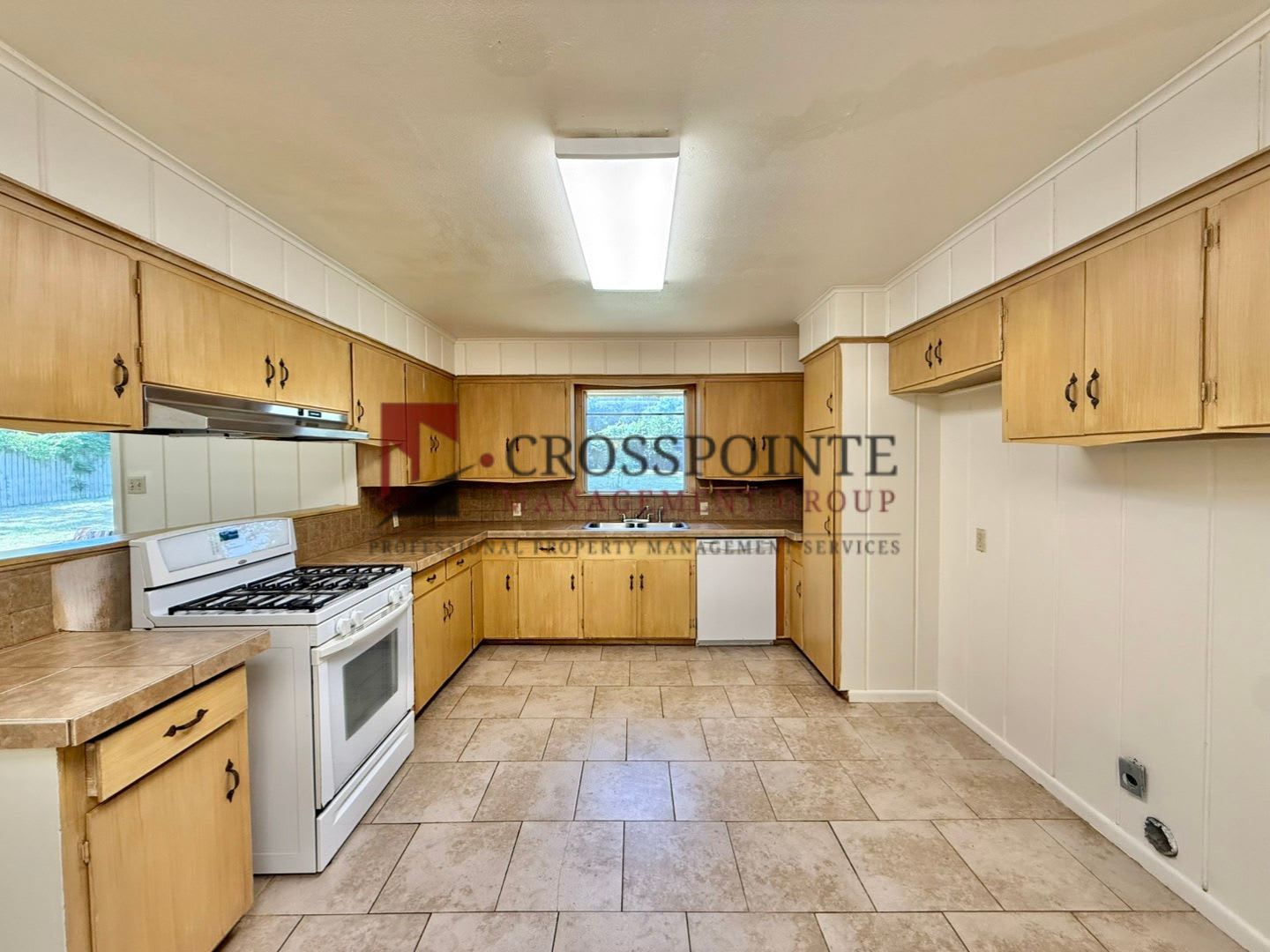 Beautiful 3 Bed 2 Bath in the Heart of Tyler! – photo 5