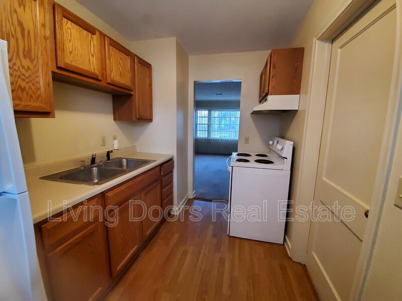 323 S 47th St – photo 1