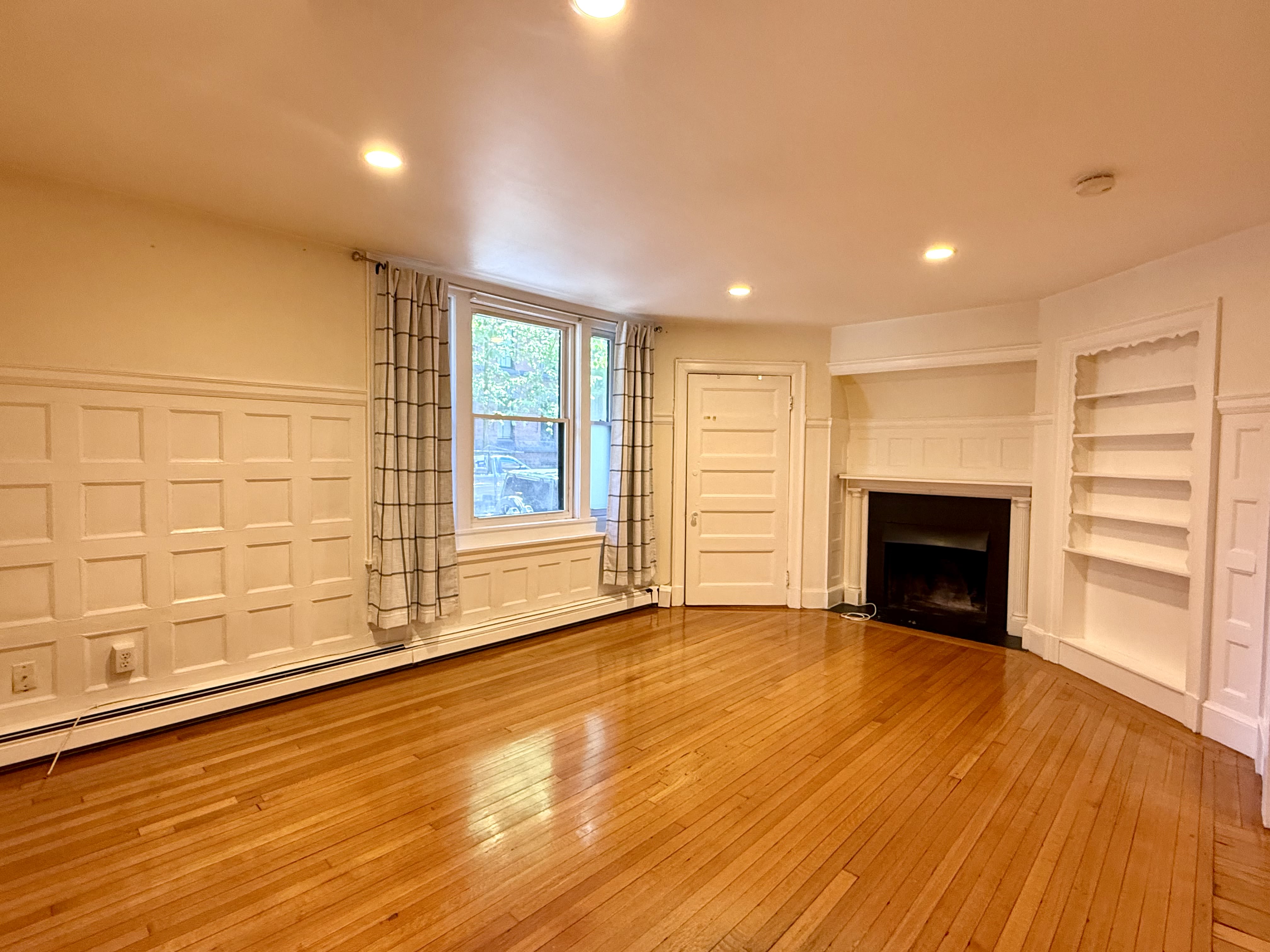 17 Exeter St – photo 1