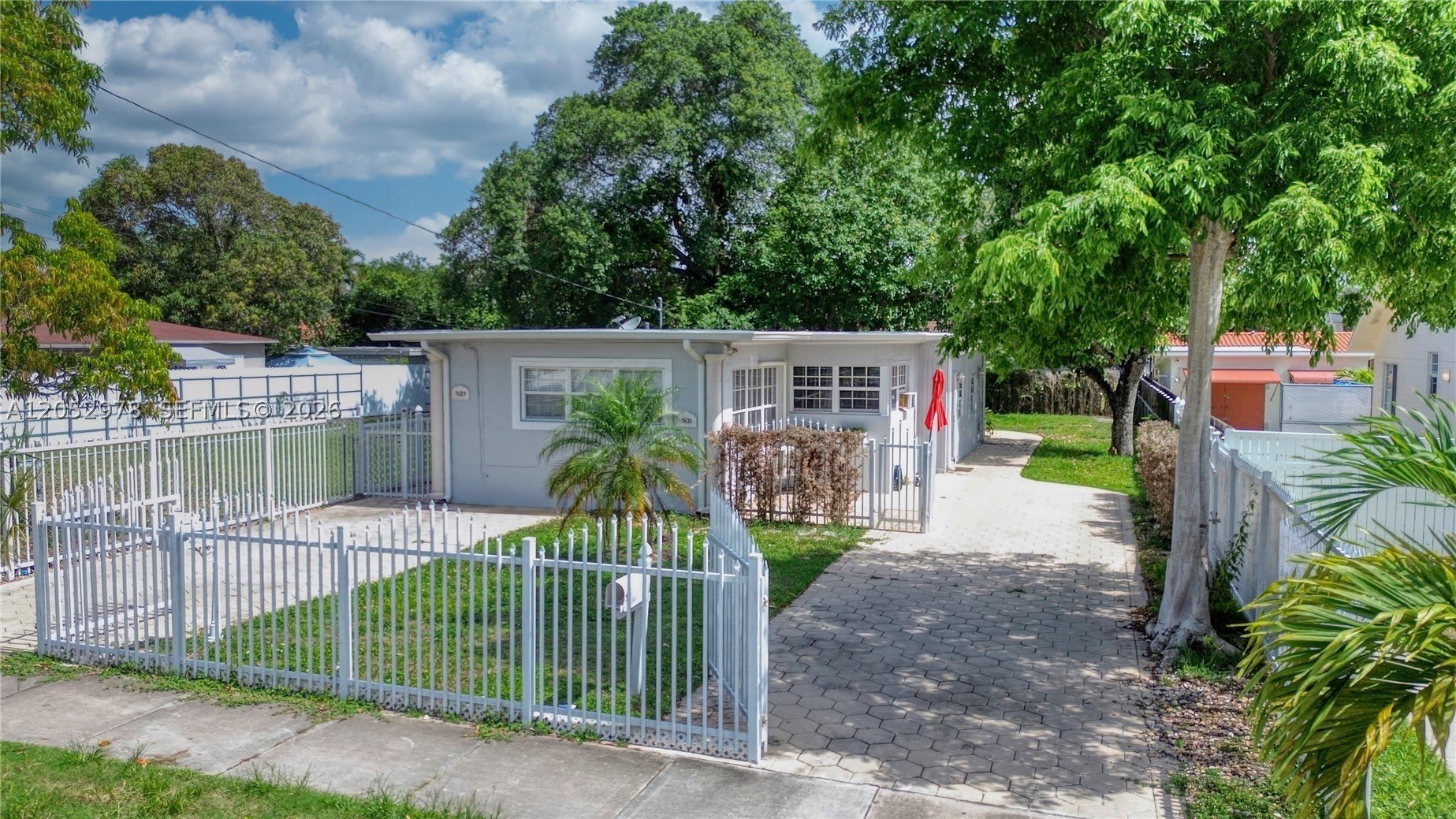 3121 SW 25th Ter – photo 2