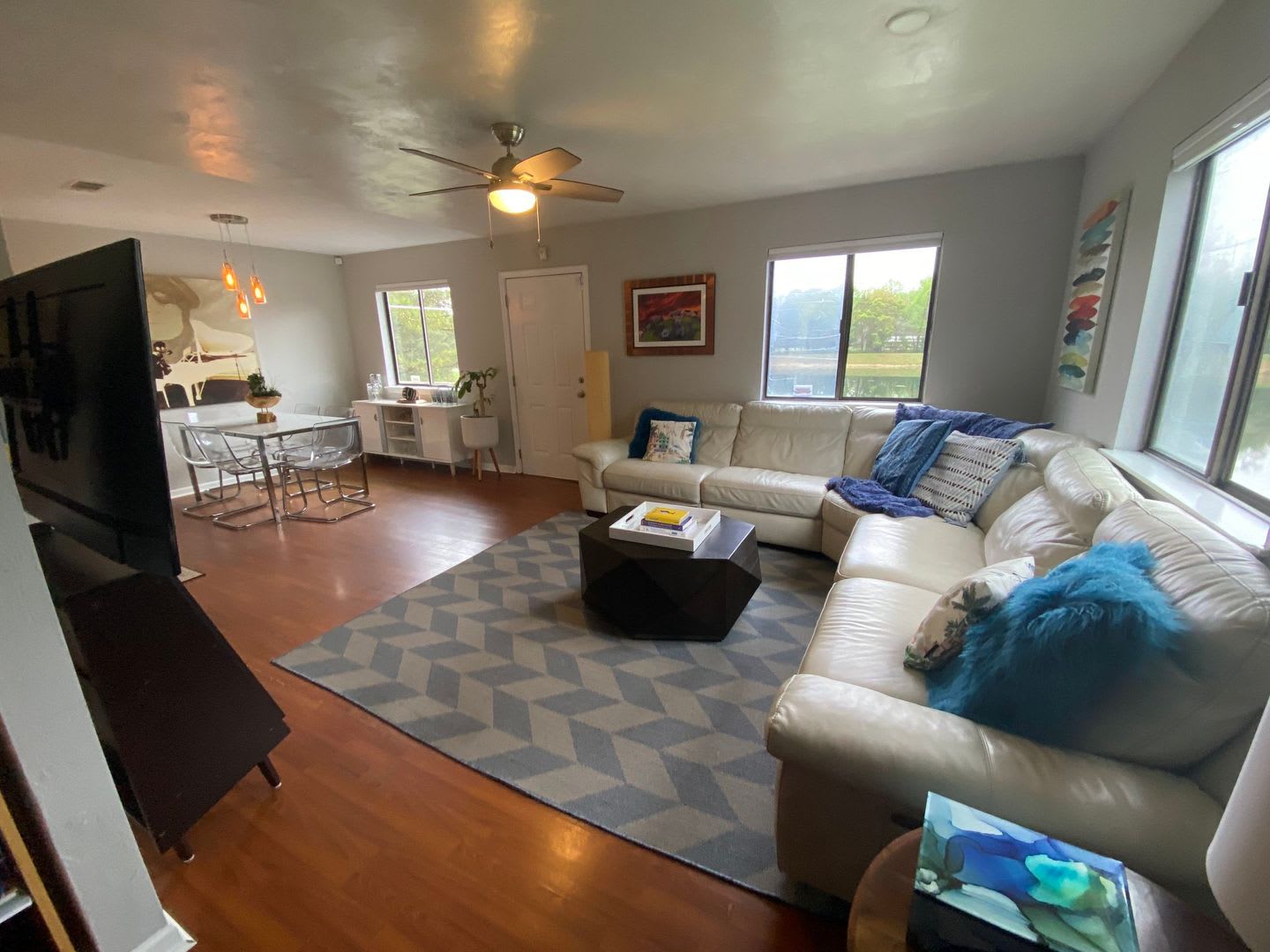 UNIQUE 3 Bed / 3.5 Bath w/Studio on the Water in The Lakes! – photo 4
