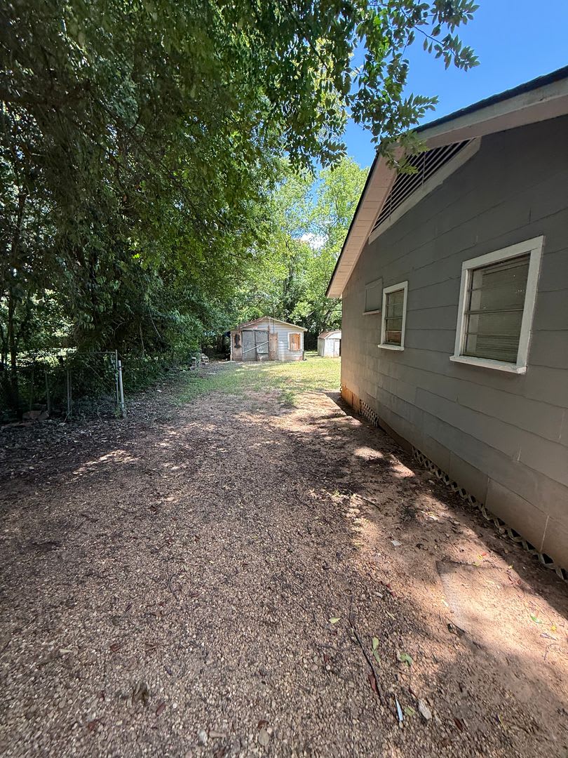 ** 3 bed 1 bath located in Highland Gardens ** to schedule a self showing – photo 3