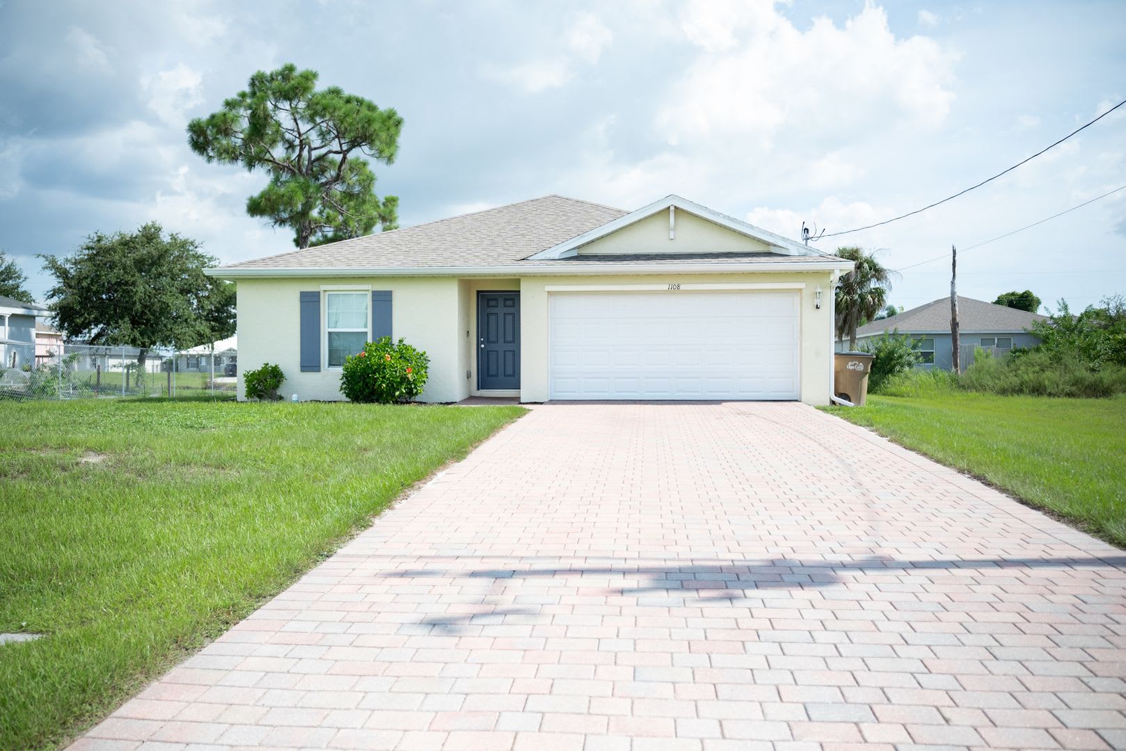 1108 NE 8th Ter – photo 1