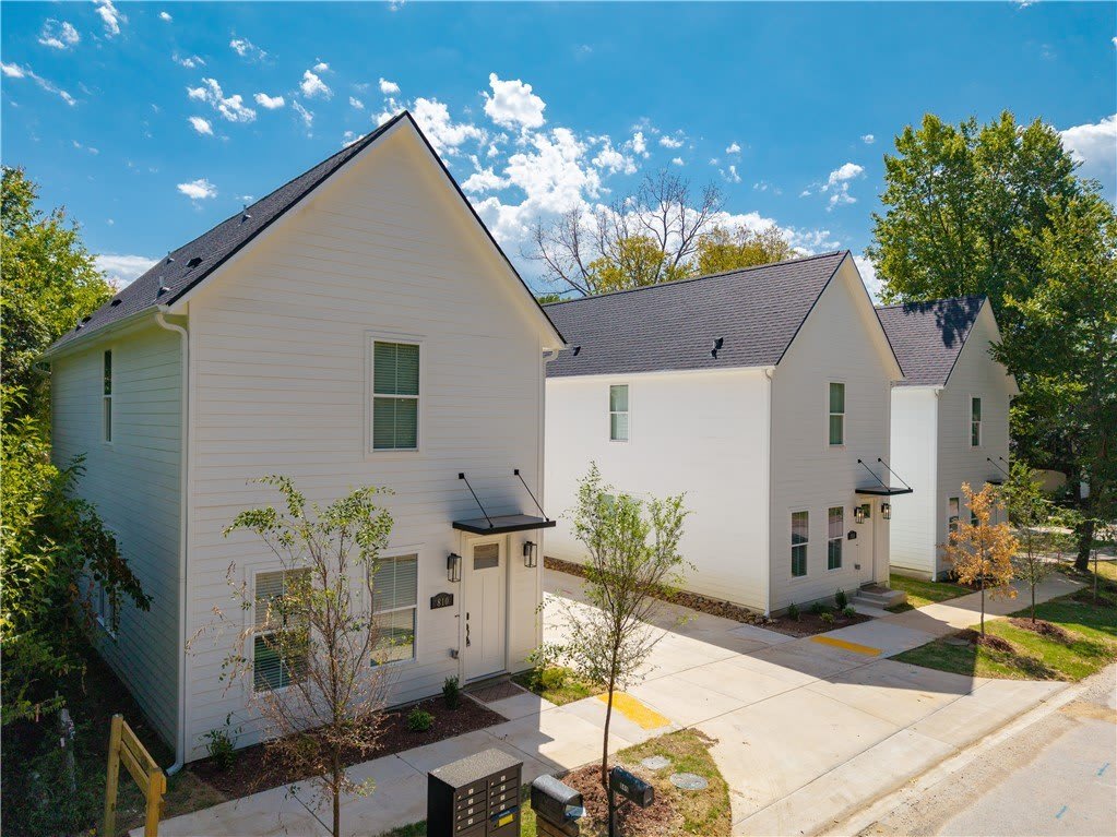 810 S Wood Avenue – photo 4