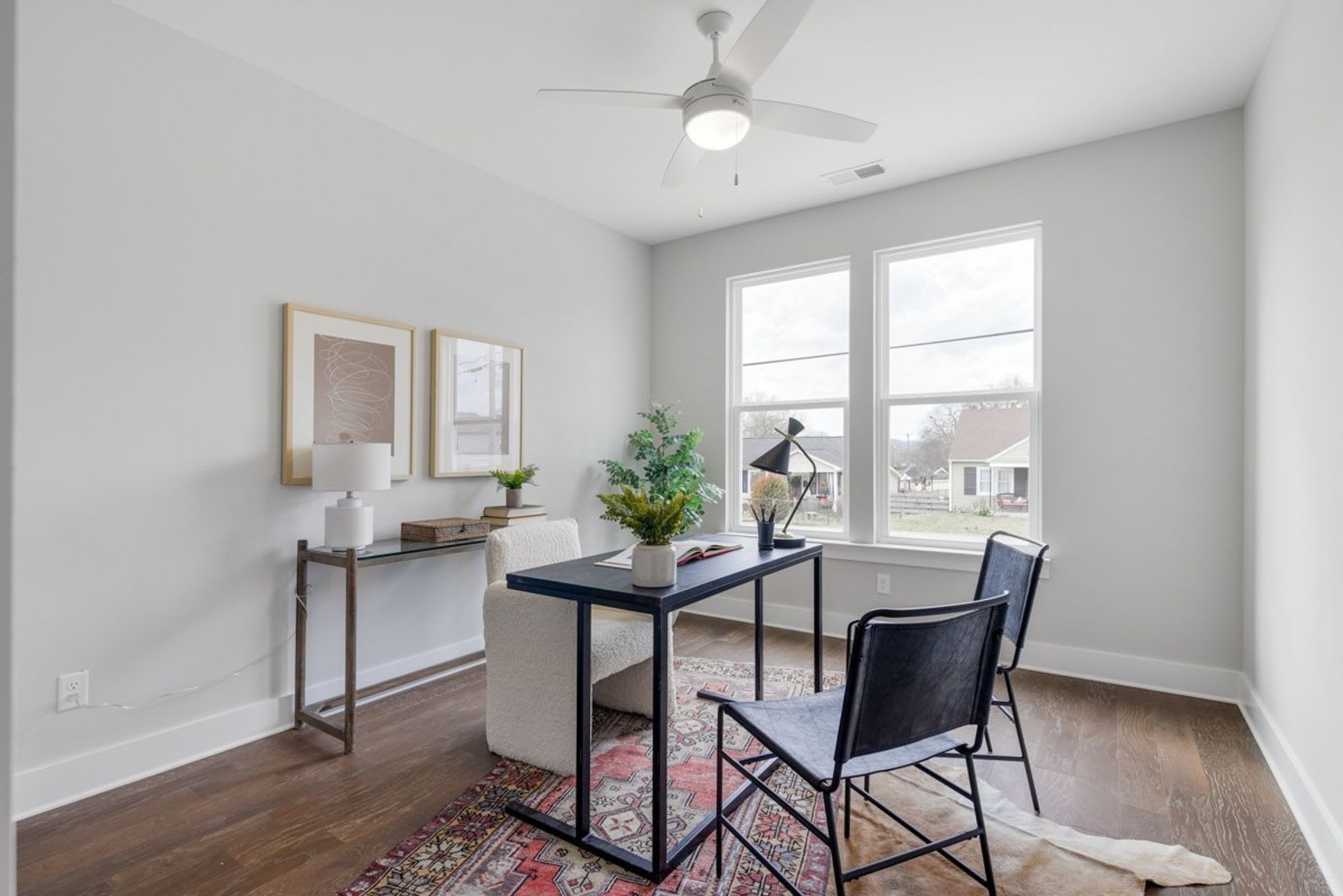 Beautiful Charlotte Park Townhome With Two Car Garage – photo 3