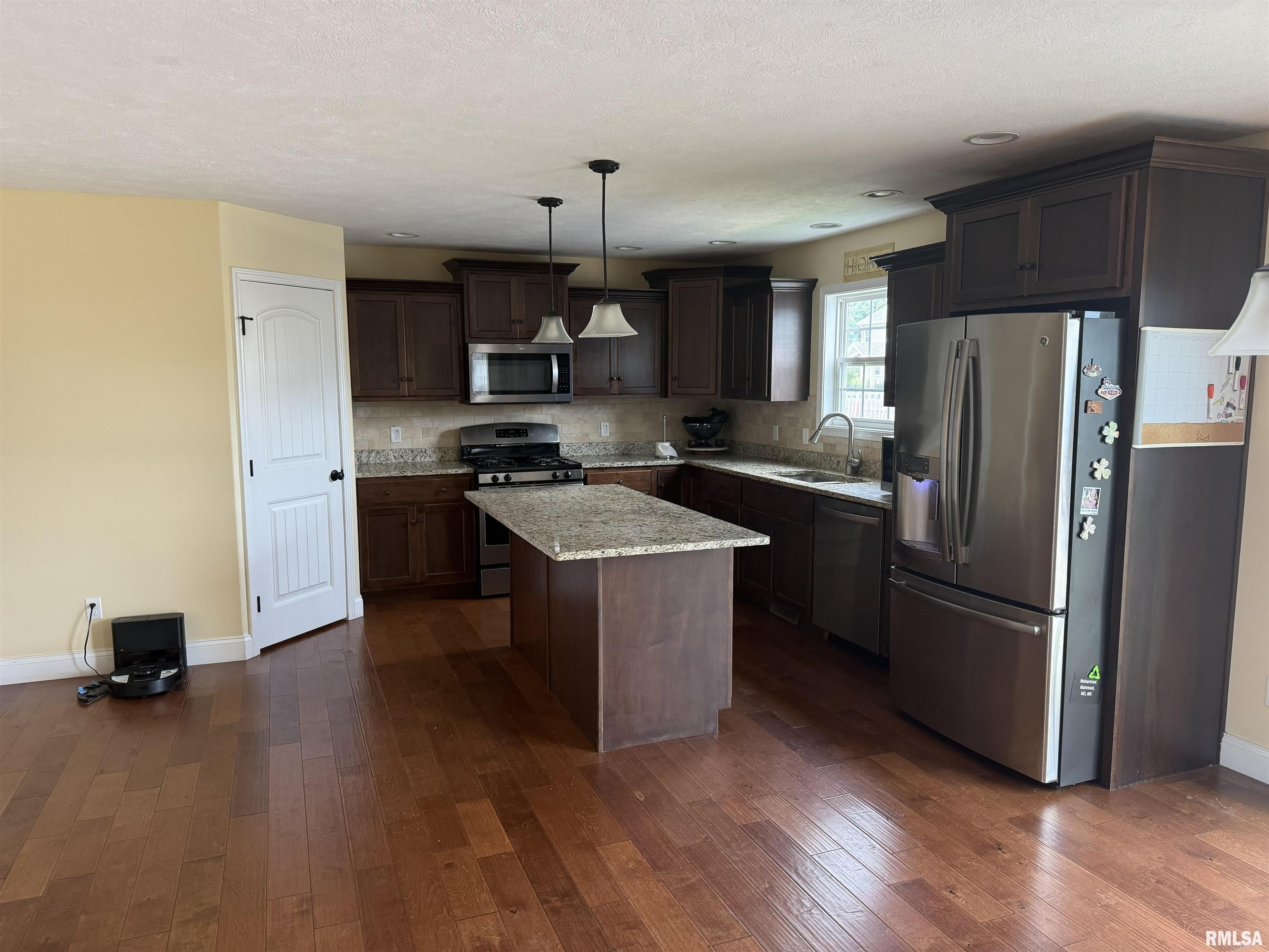 911 Boxwood Court – photo 3