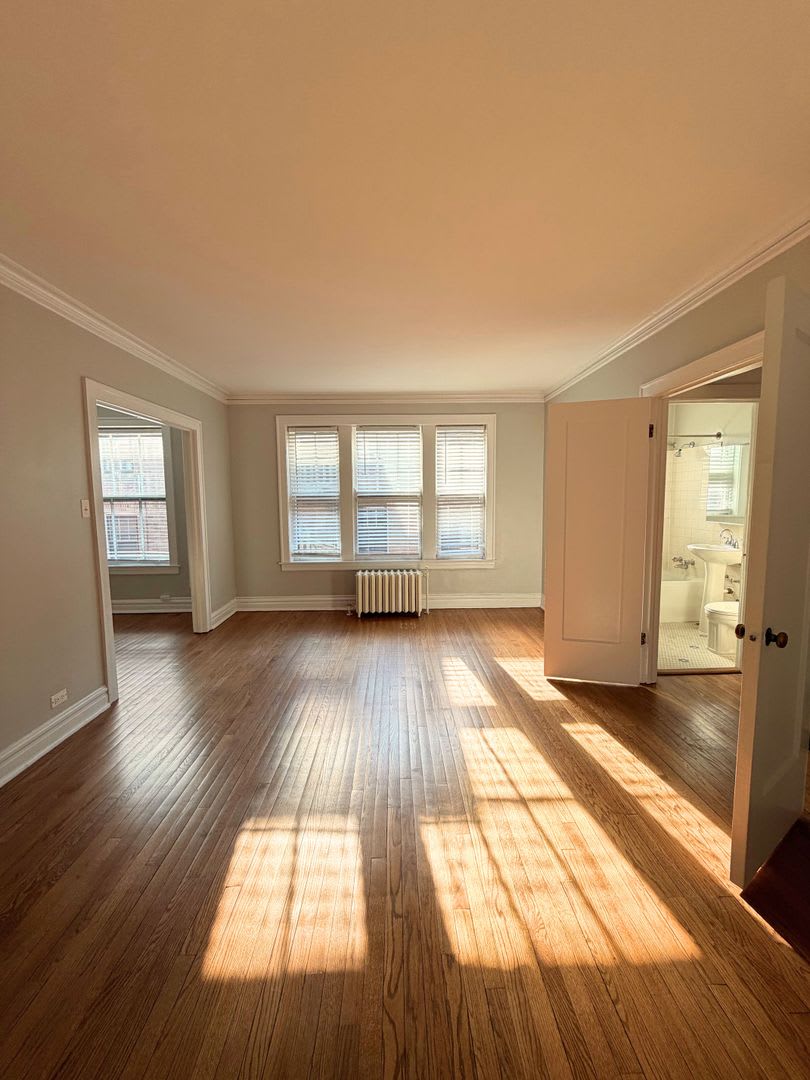 Edgewater Studio with Heat & Cooking Gas Included ~ No Security Deposit ~ Cat Friendly! – photo 4