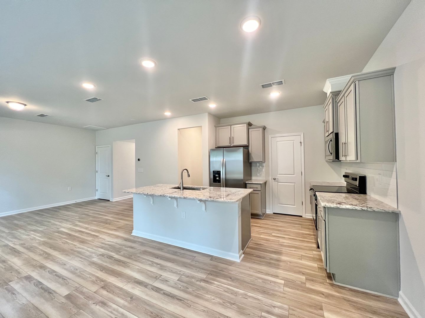 Spacious 3BD, 2.5BA Newly Built Wendell Townhome in an HOA Community with Tons of Amenities – photo 5
