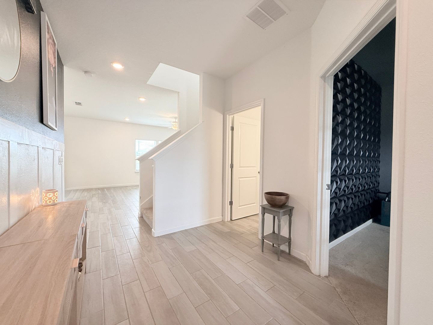 Spacious 4BR Home with Office, Loft & Lake Views – photo 5