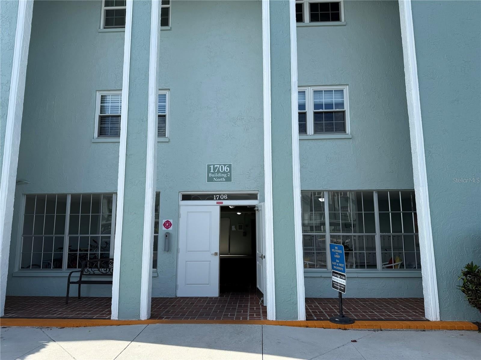 1706 BELLEAIR FOREST Drive – photo 1