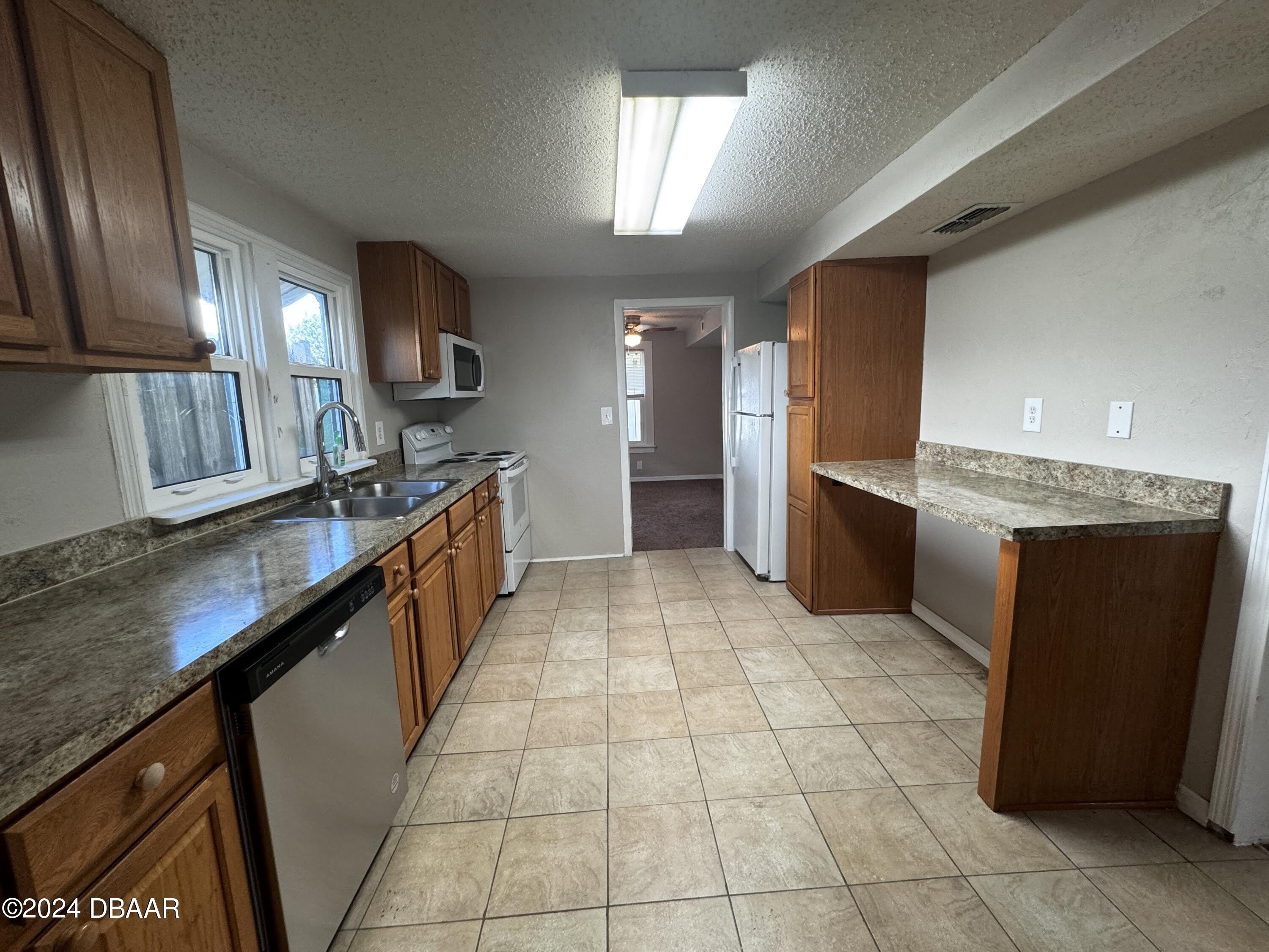 1304 Holly Avenue – photo 5