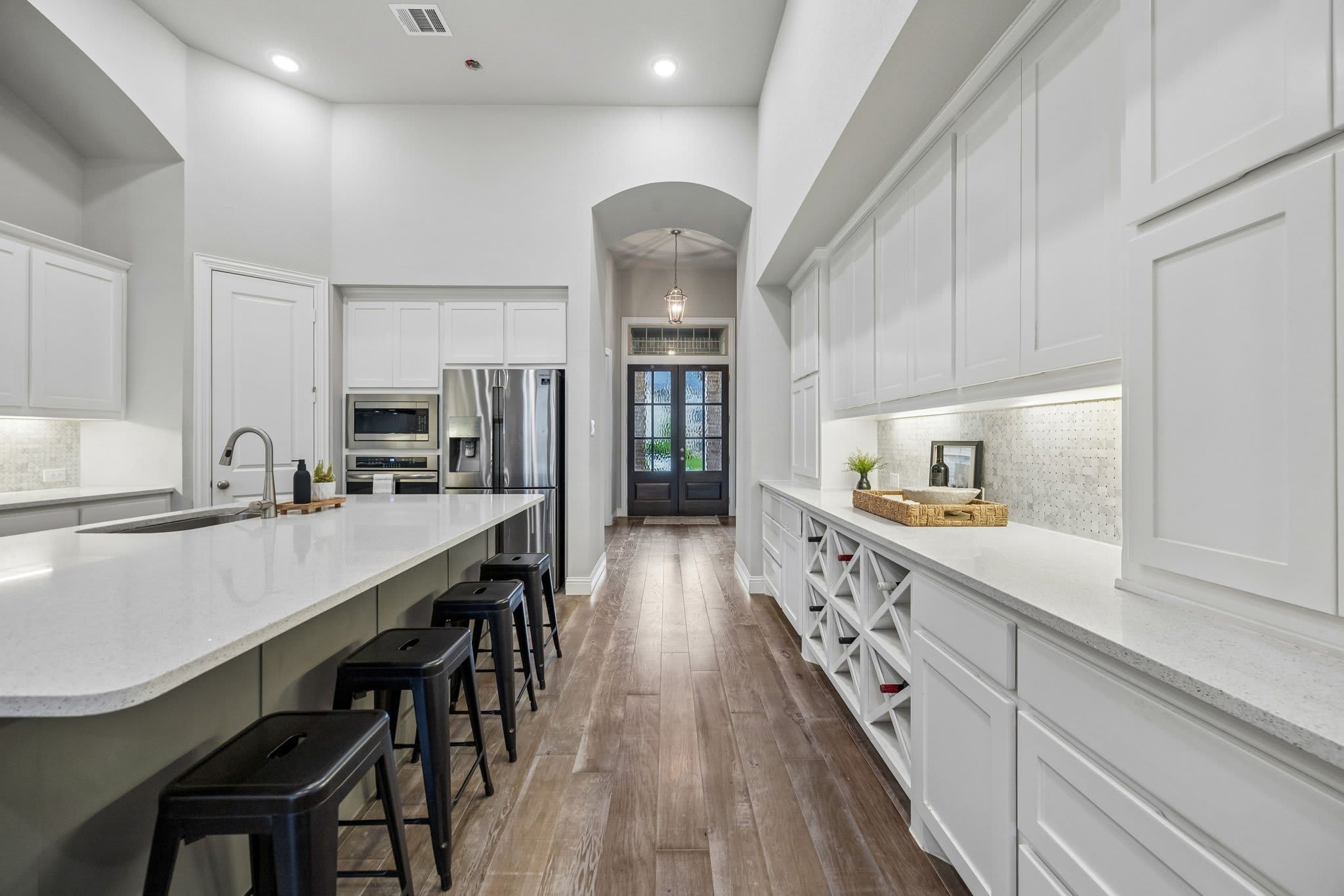 1950 Foxglen Drive – photo 4