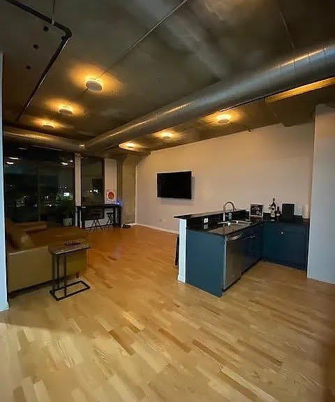 1550 S Blue Island Avenue – photo 4