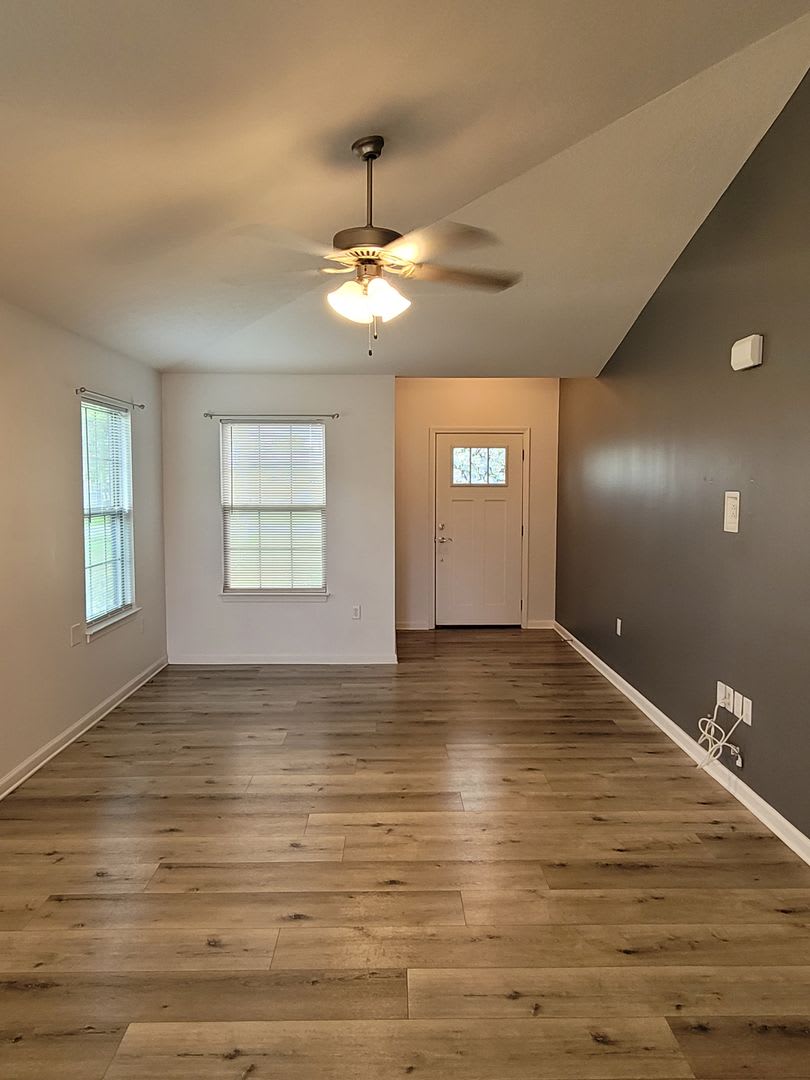Ten Acre Terrace 3 bedroom 2 bath home w/2 car garage – photo 3