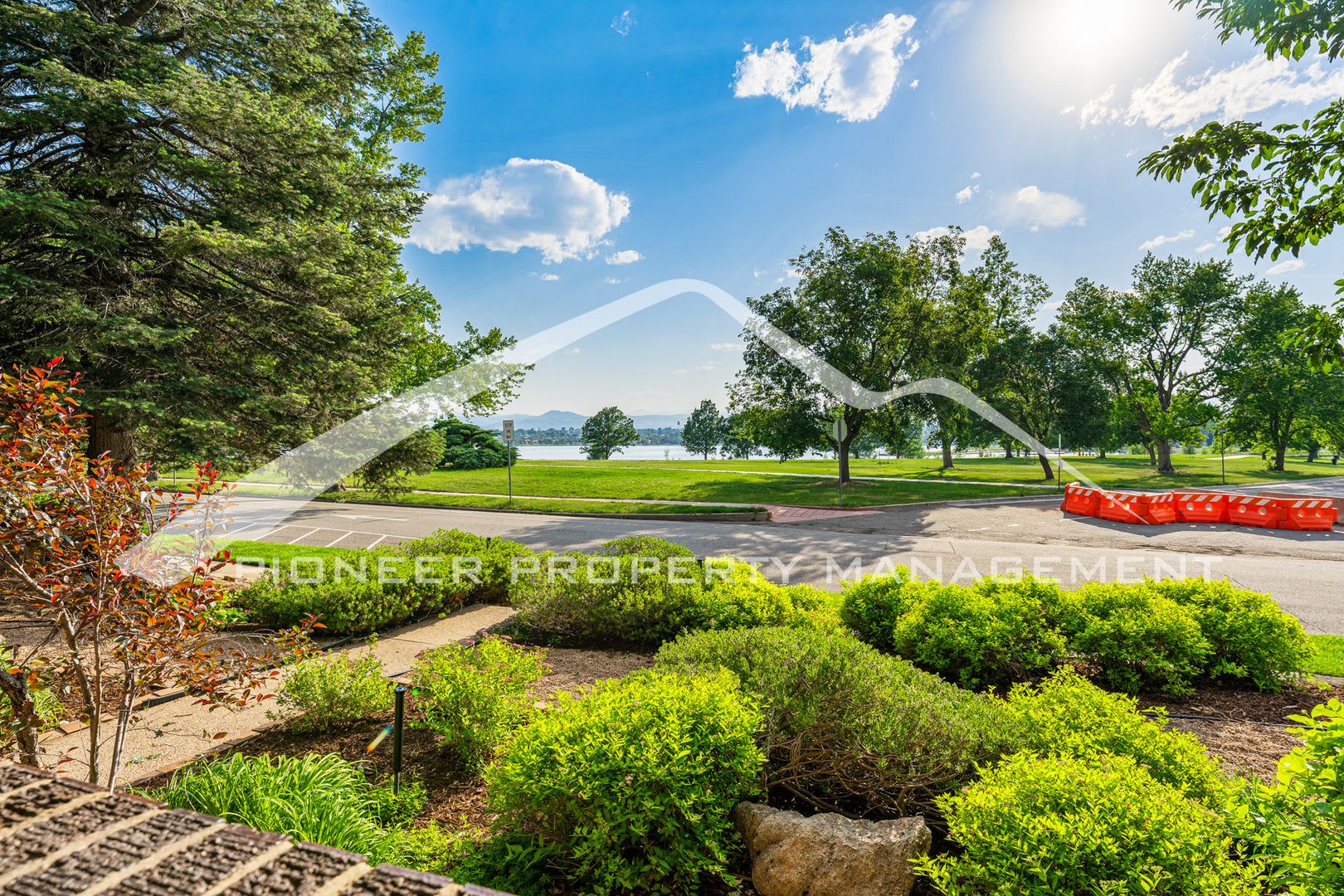 Beautiful Home with Swamp Cooler and Parking – photo 4