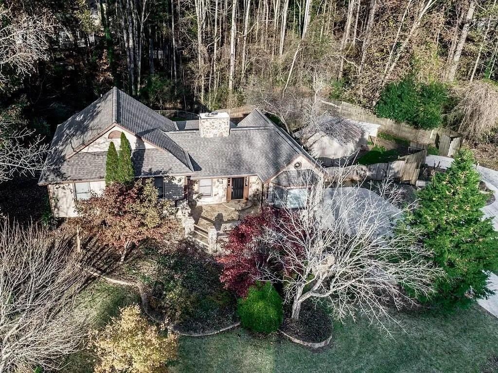 2189 Chartwell Drive – photo 2