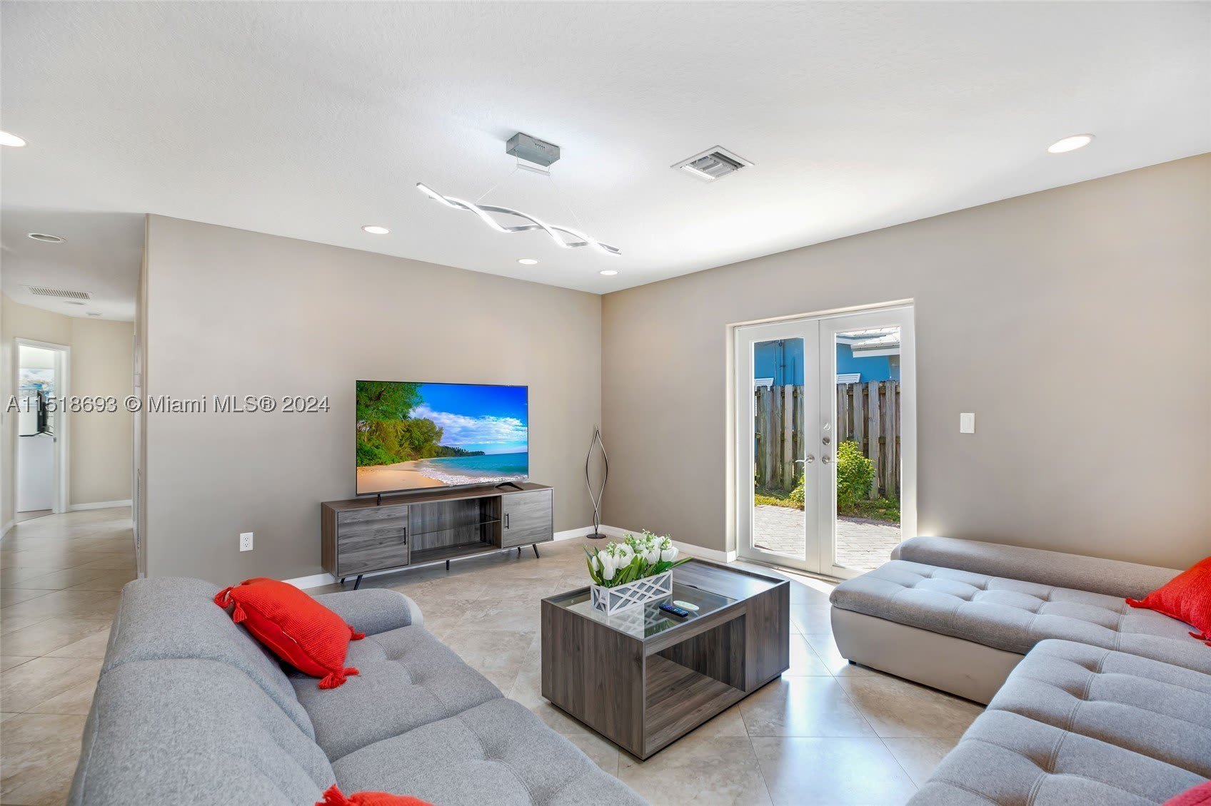 4710 NE 18th Ter – photo 4