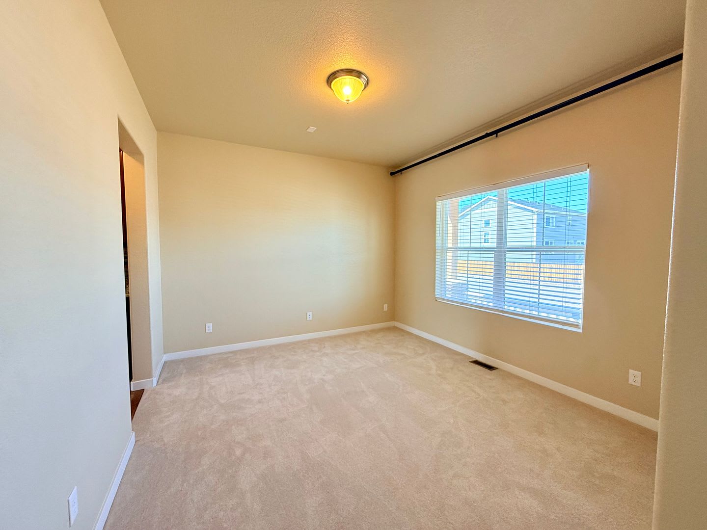 Immaculate 6 Bed, 3.5 Bath Home with Finished Basement & Central A/C – photo 2