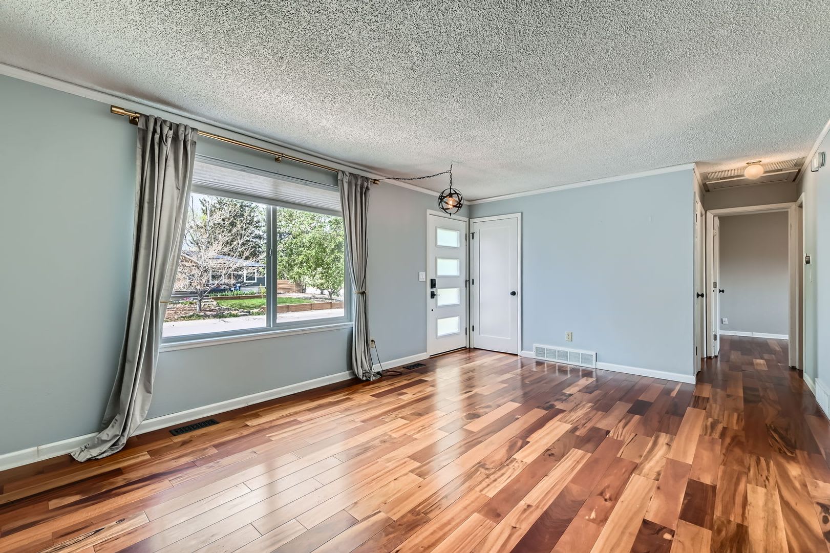***$500 Off First Months Rent** Remodeled 4 Bedroom 2 Bath House In Louisville! – photo 5