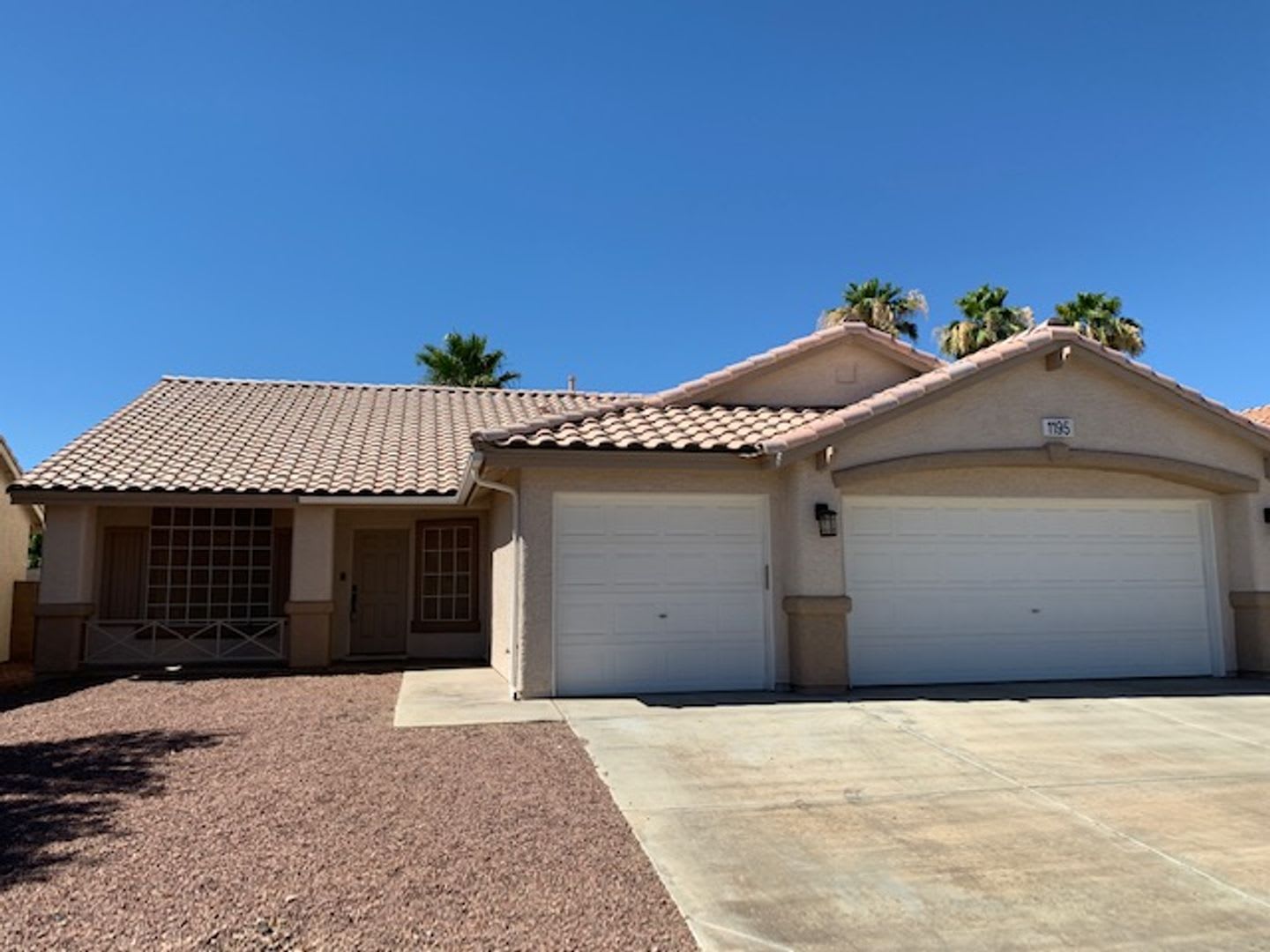 SINGLE STORY WITH A 3 CAR GARAGE IN HENDERSON!!!! – photo 1