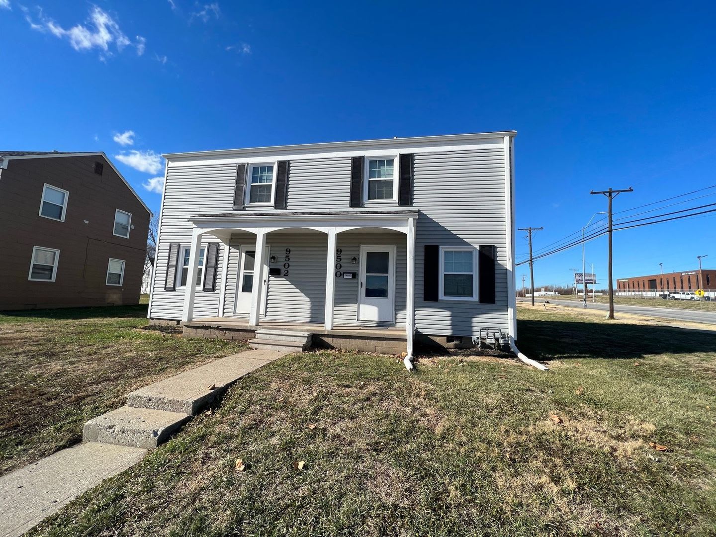 Spacious 2 Bed, 1.5 Bath Duplex Near Red Bridge – photo 1