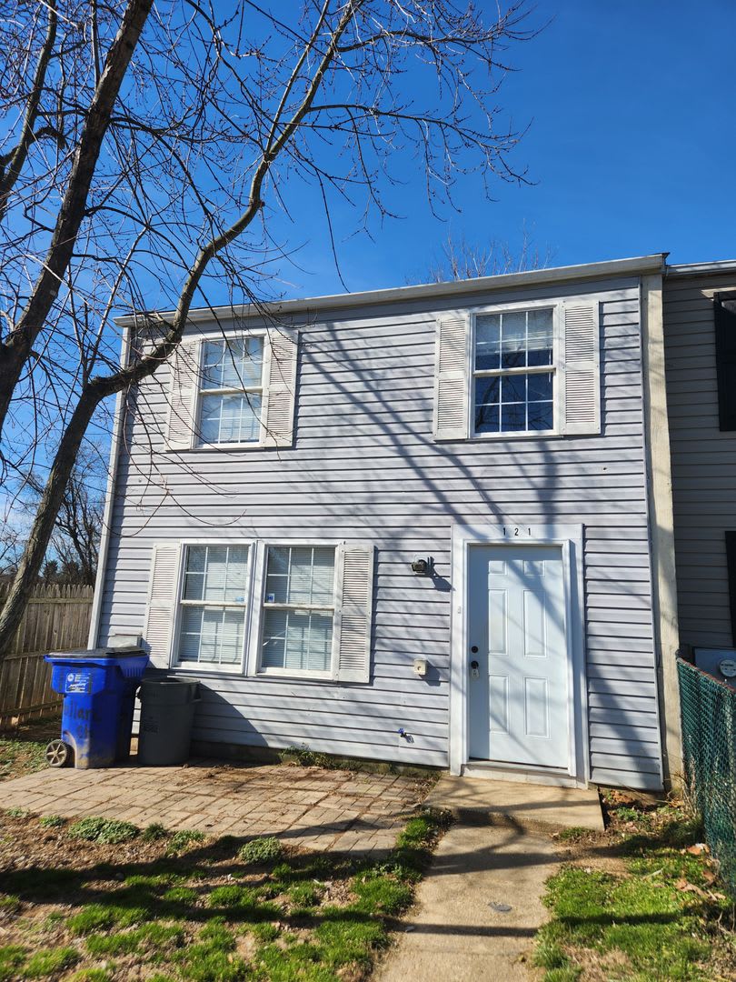 3 Bedroom, 1 Bath End of Group Townhome in Elkton, MD! – photo 1