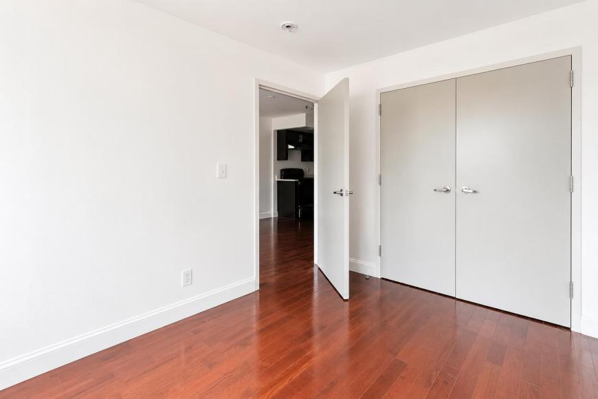 2120 Daly Ave – photo 3