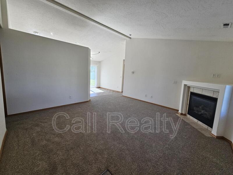 826 N Fox Ridge Rd – photo 3