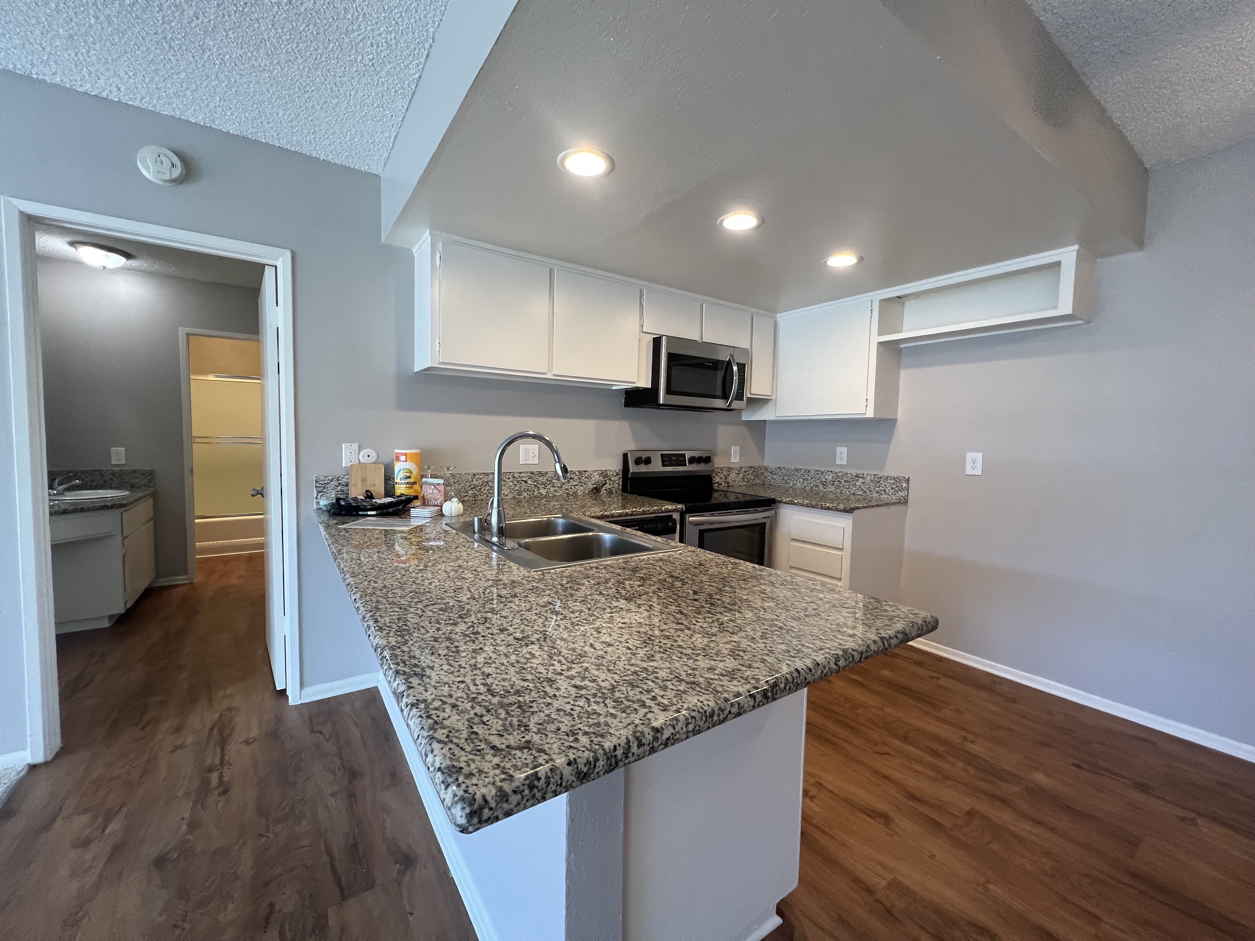 Cross Roads Apartments – photo 1