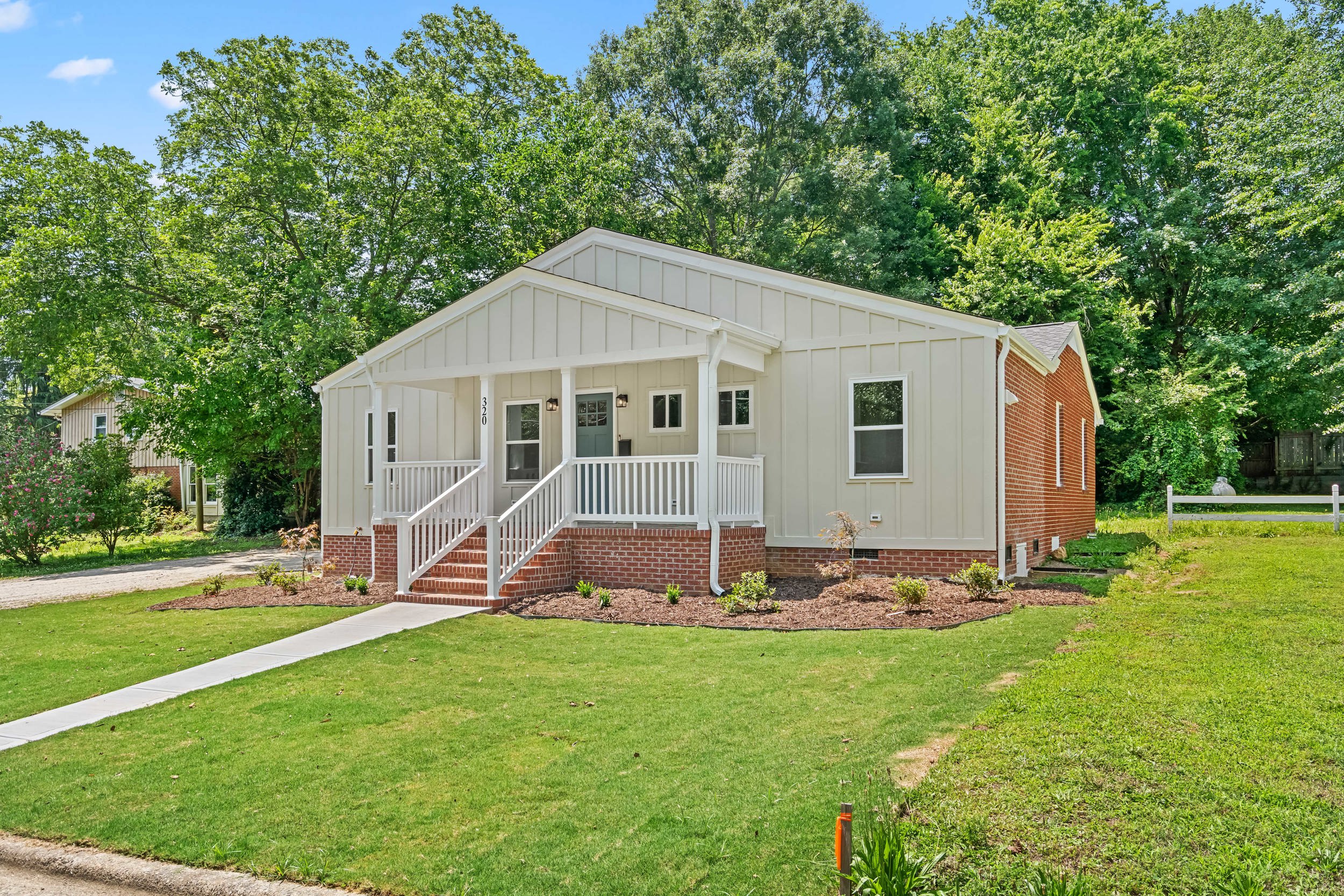 320 Clay St – photo 2