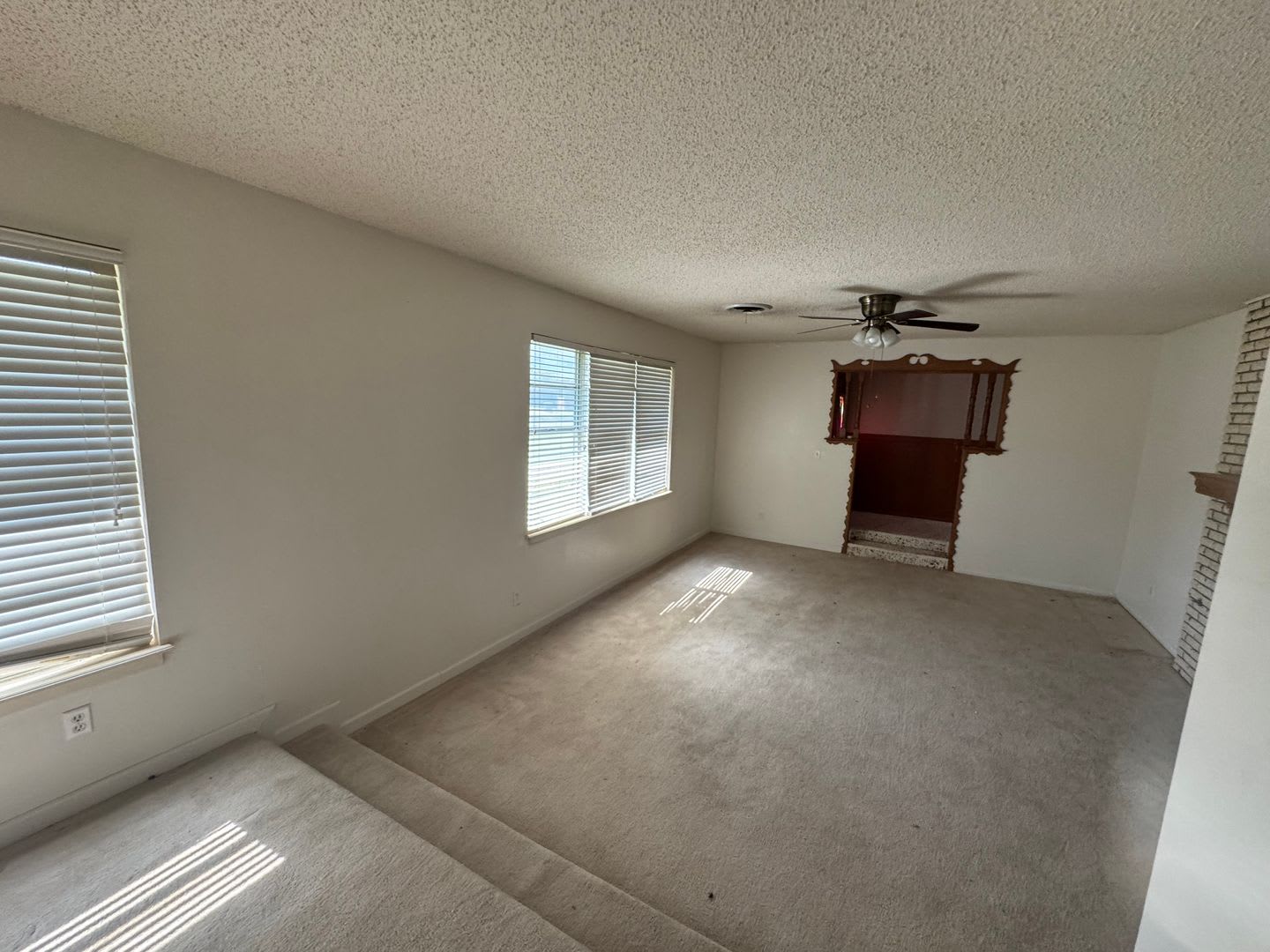 Spacious 3 bed, 3 bath home on corner lot! – photo 3