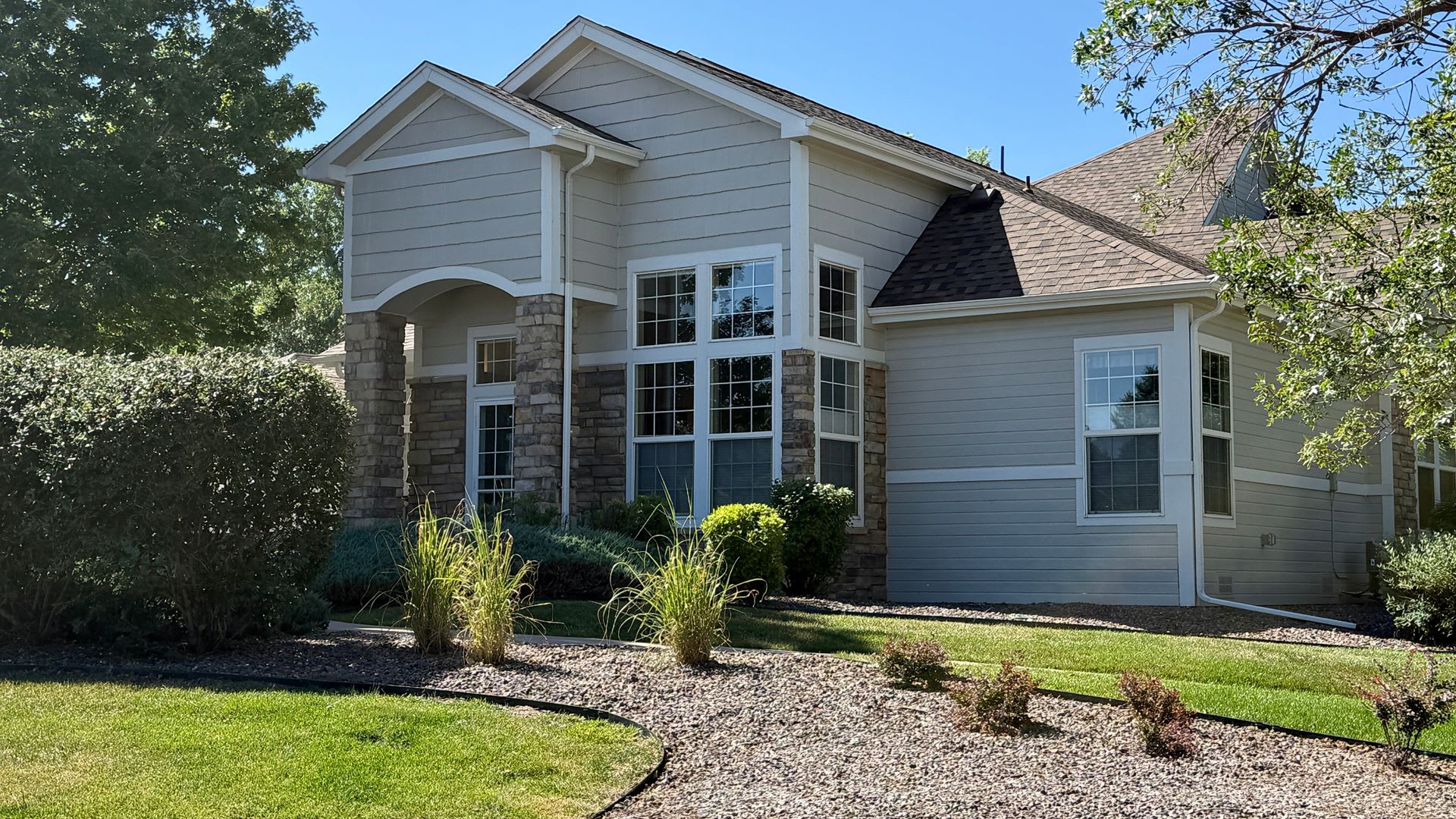 Fully Furnished Executive Townhome Utilities Internet Included Gated Pelican Pointe Central Denver – photo 1