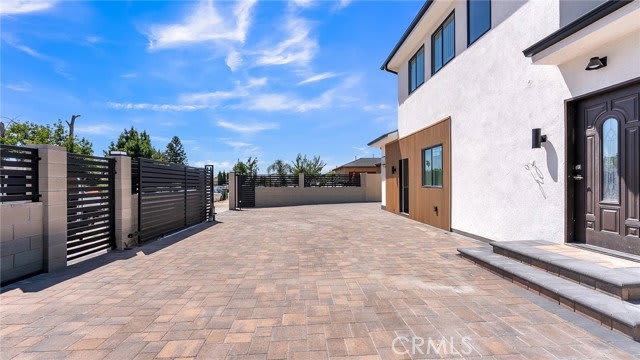 7733 Craner Avenue – photo 2
