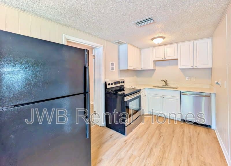 8740 Free Ave – photo 2