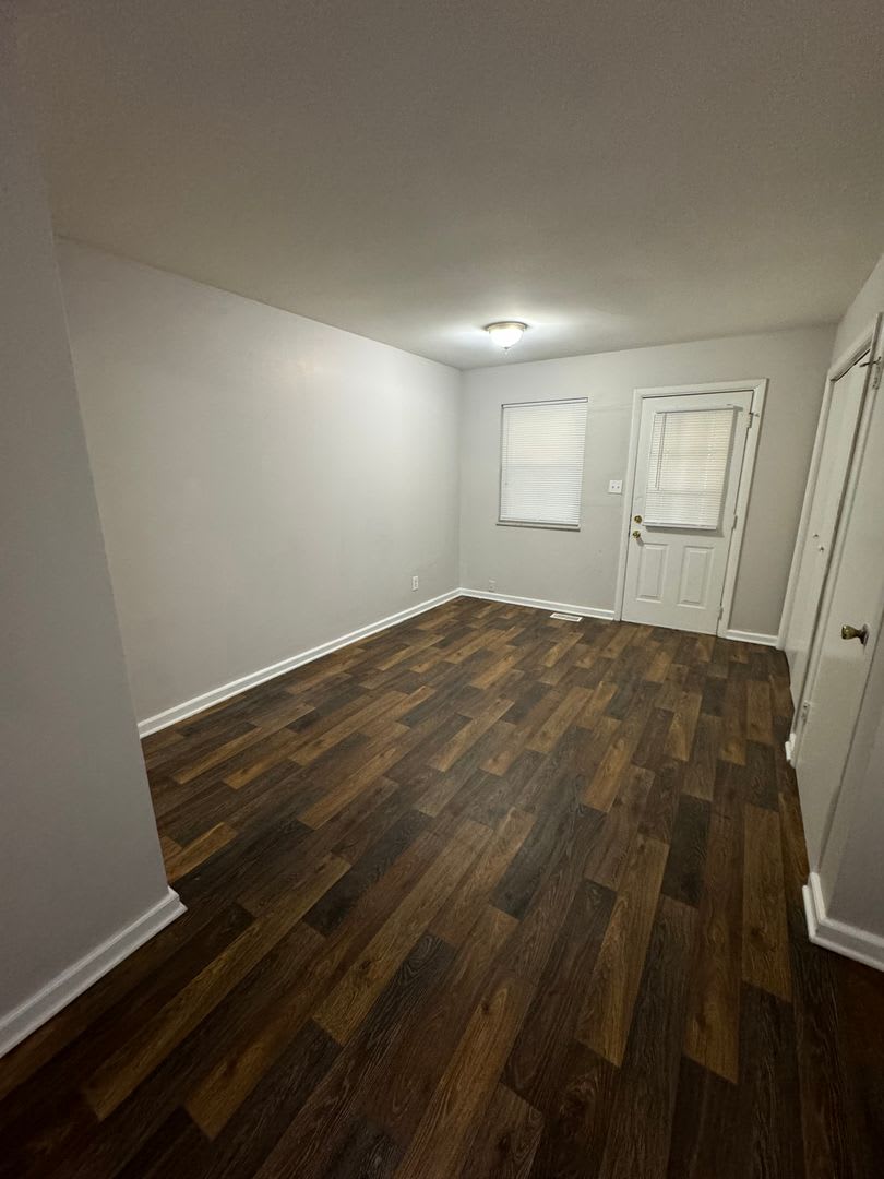 East side – photo 2