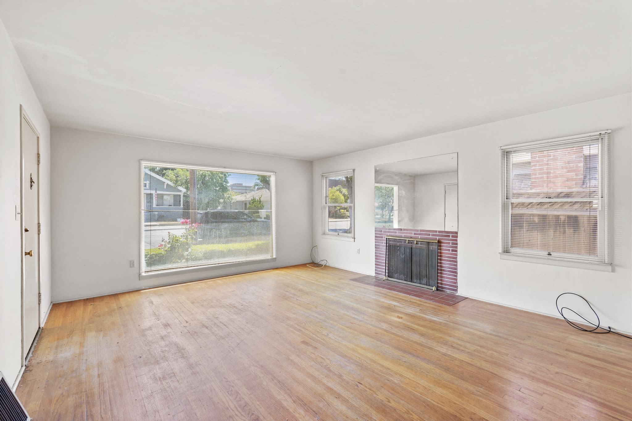 835 Fremont St – photo 4