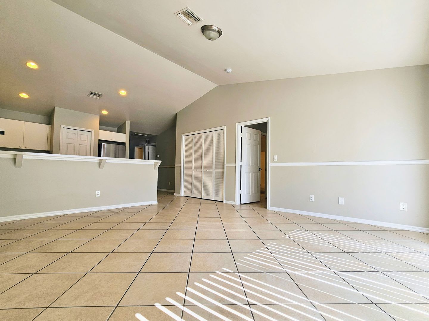 Well Maintained 3Br 2Ba W 1 Car Garage Attached Duplex Lawn Care And Salt Service Included Free Application – photo 5