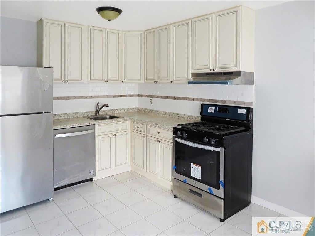 13 Lake Avenue – photo 2