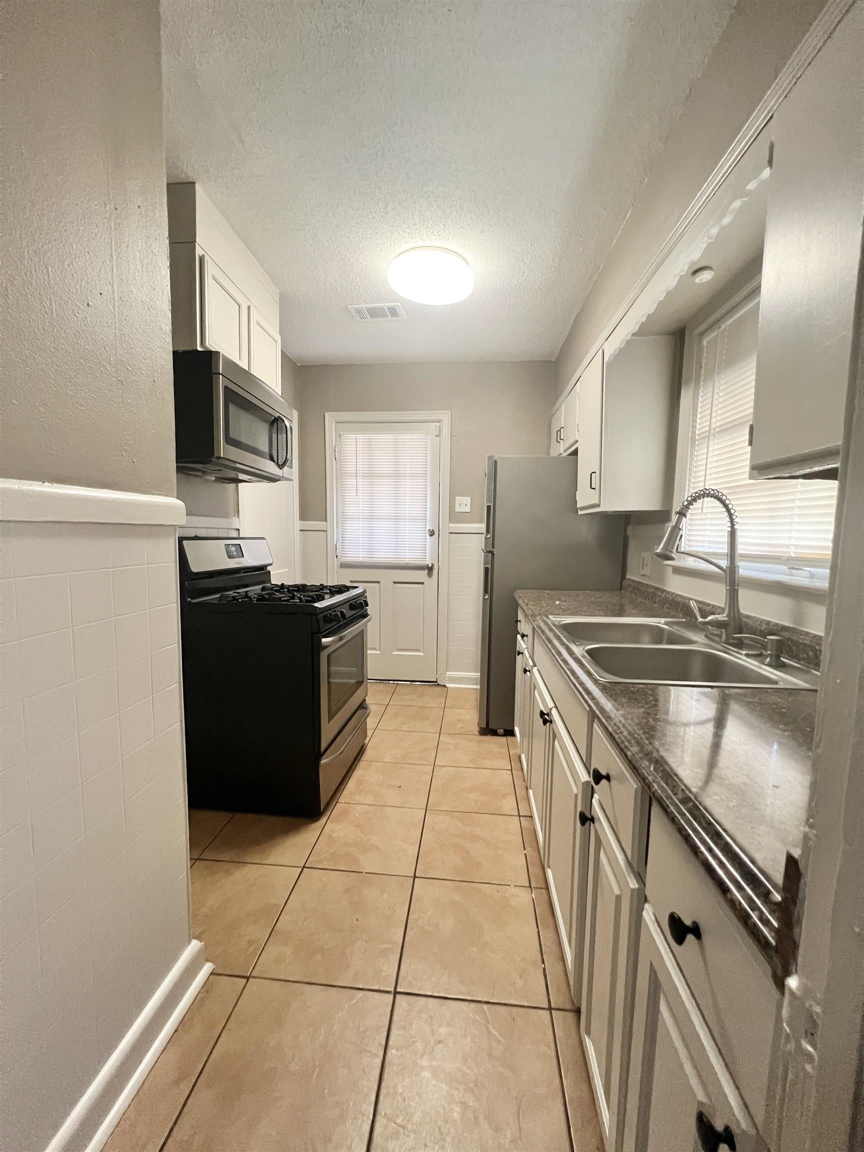 1515 HOPE St – photo 3