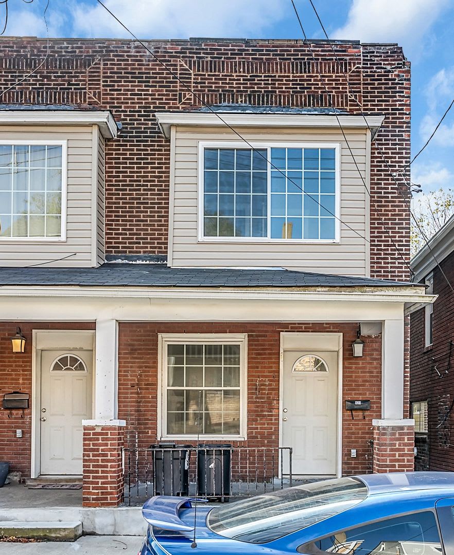 Spacious Two Bed Available July 10th! Central Air, Dishwasher, Laundry, Off Street Parking! – photo 5