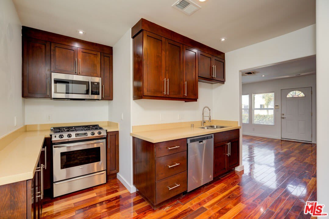 932 S Shenandoah St – photo 4