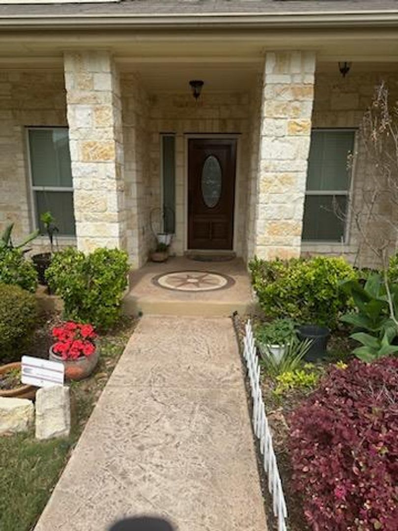 BEAUTIFUL 5 BEDROOM, 3.5 BATHROOM HOME! – photo 3
