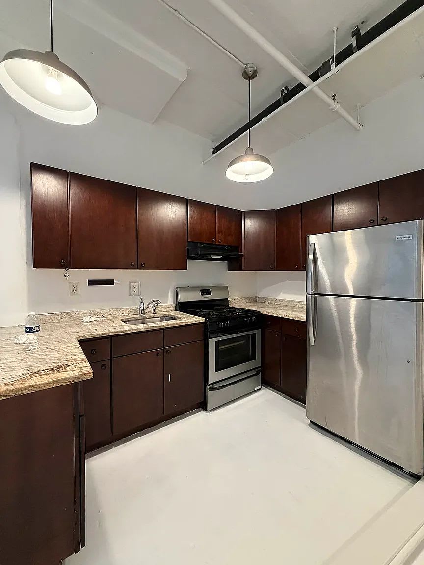 315 Berry St Apt 6 – photo 5