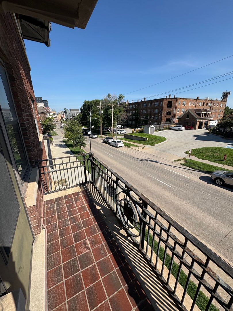 Colbert Apartments 3870 Harney St – photo 2