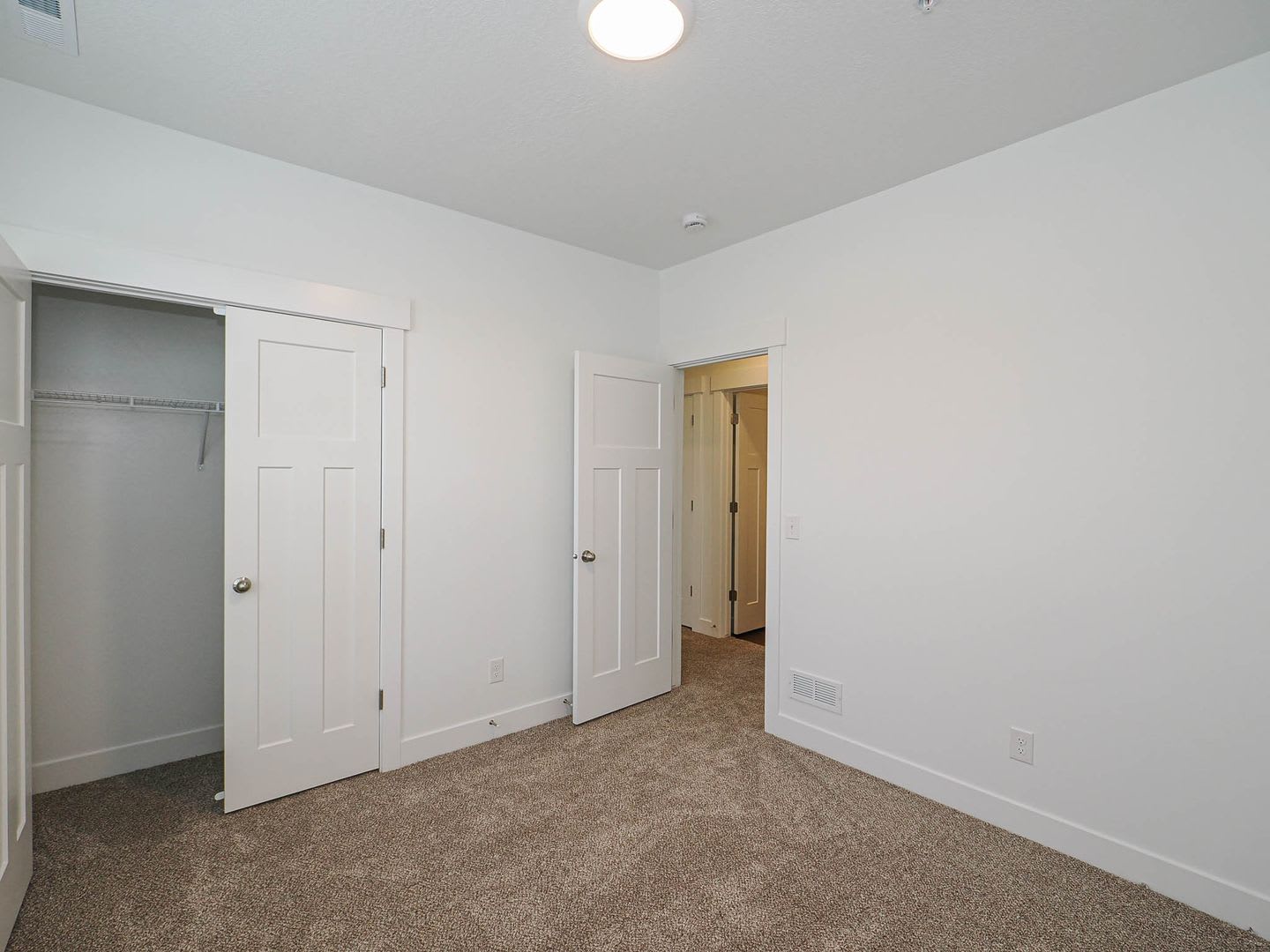 3 Bedroom, 2 Bathroom Condo – photo 4