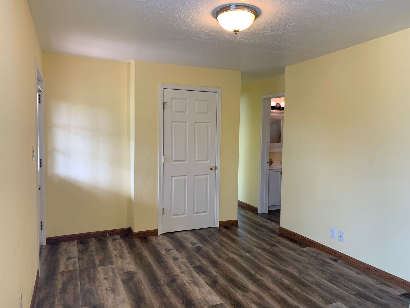 3 Bed 2 Bath Home Easy Freeway Access Great Location – photo 5